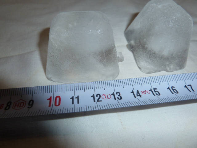 Photo of ice pieces -4°F, 1.2 inches length, 0.8 width, 0.8 higth